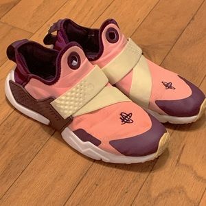 Girls Grade School Huarache sz 5.5